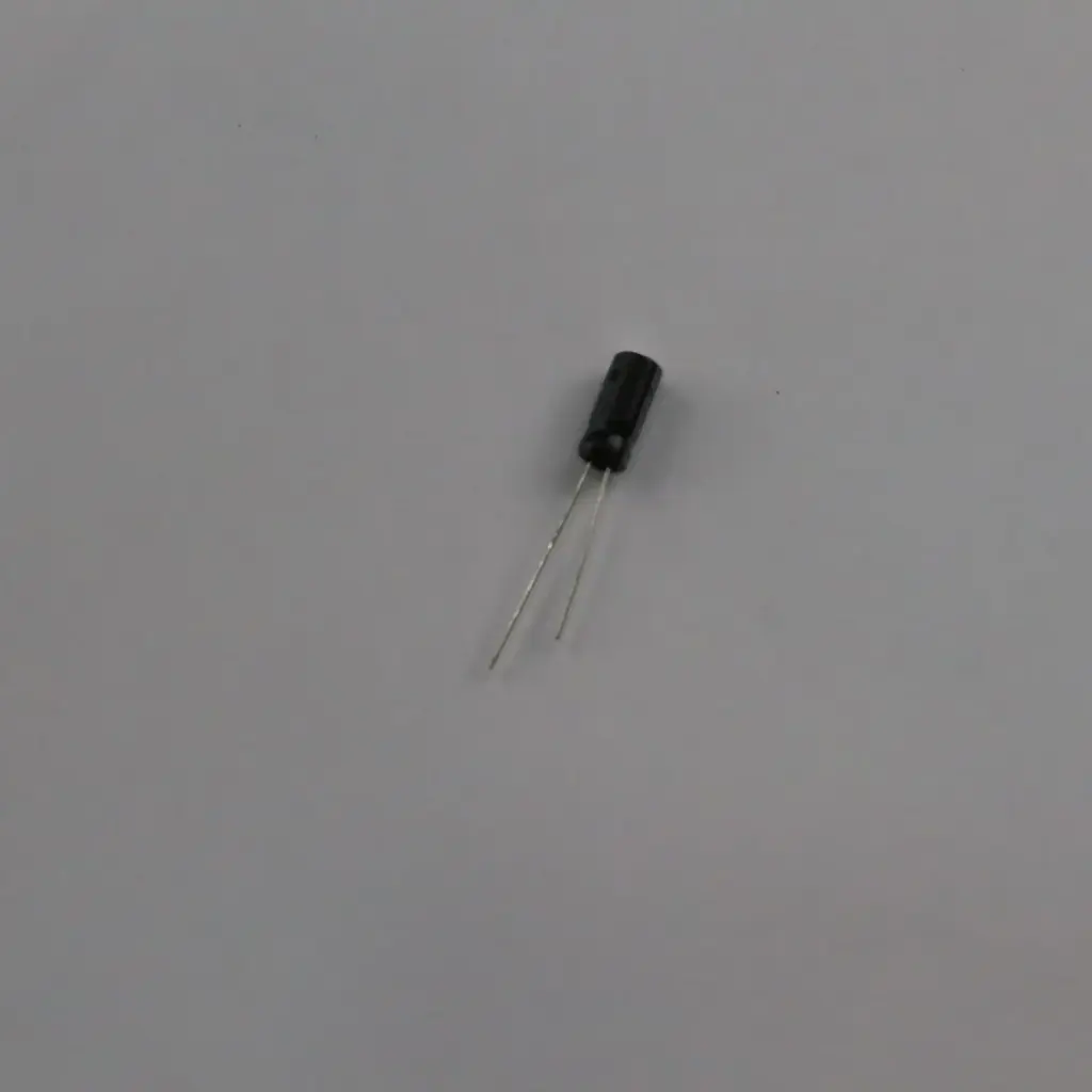 TI - Condensador 1μF