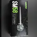 Microfone com fios e tripé de suporte