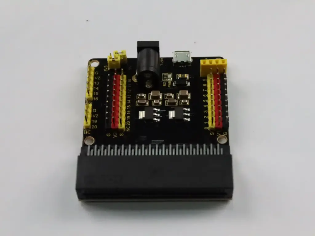 Interface de ligação entre a placa principal e os sensores (microbit)